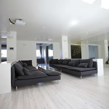 Lp 200 Apartment Triest